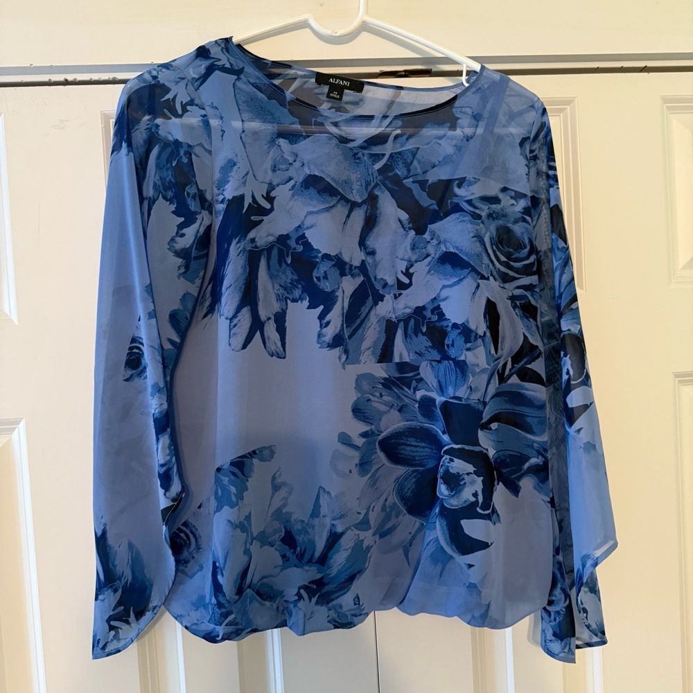 ⭐️ Alfani Angel Sleeve Blouse